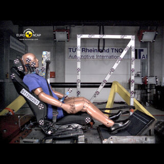 Mercedes-Benz C-Class Coupé – Whiplash crash test