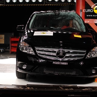Mercedes-Benz B-Class – Pole crash test