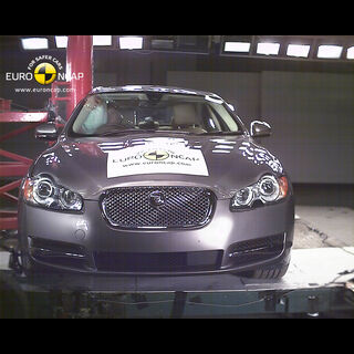 Jaguar XF – Pole crash test