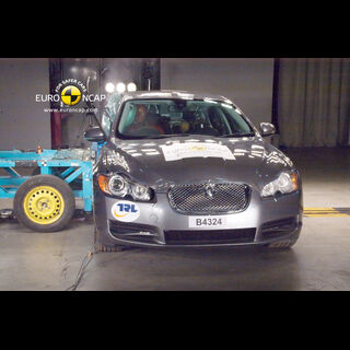 Jaguar XF – Side crash test