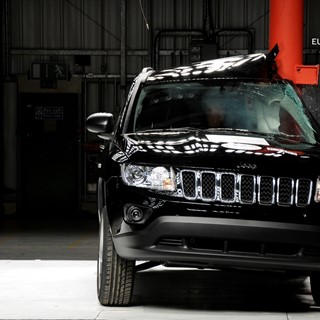 Jeep Compass – Pole crash test