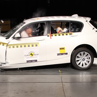 BMW 1 Series – Front crash test