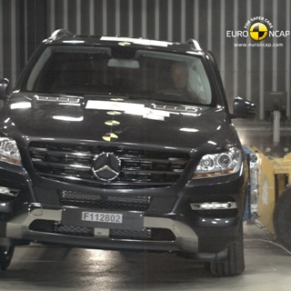 Mercedes-Benz M-Class – Side crash test