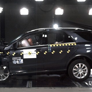 Mercedes-Benz M-Class – Front crash test