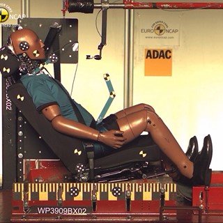 BMW X1 – Whiplash crash test