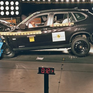 BMW X1 – Front crash test