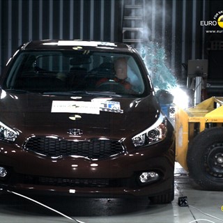 Kia C'eed – Side crash test
