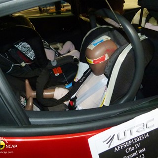 Renault Clio IV – Child Rear Seat crash test