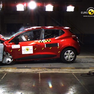 Renault Clio IV – Front crash test