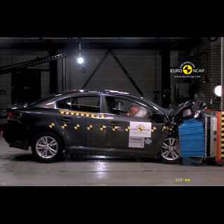 Toyota Avensis 2009 - Frontal crash test 2009