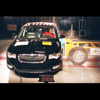 Skoda Superb - Side crash test 2009