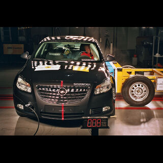 Opel Insignia - Side crash test 2009