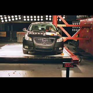 OPEL Insignia 2009  -  Pole crash test 2009