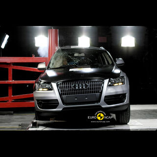Audi Q5  -  Pole crash test 2009