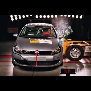 VW Golf- Side crash test 2009