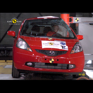 Honda_Jazz - Pole crash test 2009
