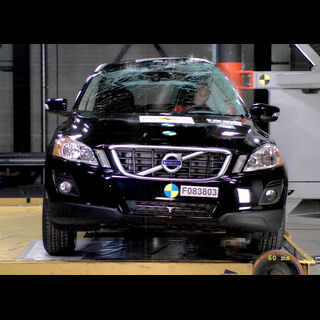 Volvo XC60 2009  -  Pole crash test 2009