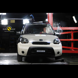 Kia Soul - Pole crash test 2009