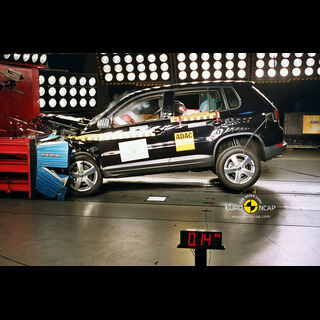 VW Tiguan - Frontal crash test 2009
