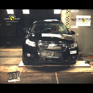 Chevrolet Cruze  -  Pole crash test 2009