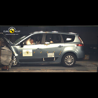Renault Grand Scenic  - Frontal crash test 2009