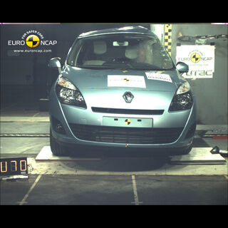 Renault Grand Scenic   -  Pole crash test 2009