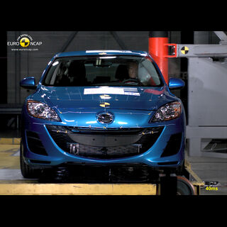 Mazda 3  -  Pole crash test 2009