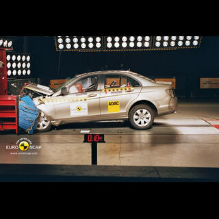 Mercedes Benz C-Class - Frontal crash test 2009