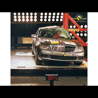 Mercedes Benz C-Class  -  Pole crash test 2009
