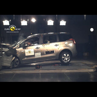 Peugeot 5008 - Frontal crash test 2009