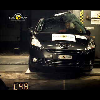 Peugeot 5008 -  Pole crash test 2009