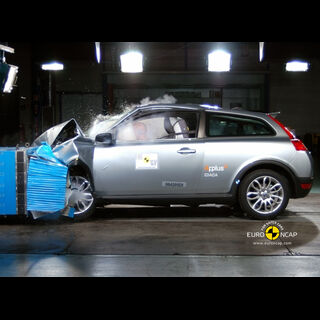 Volvo C30 - Frontal crash test 2009
