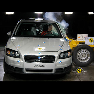 Volvo C30- Side crash test 2009