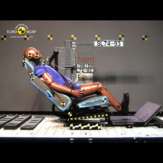 Volvo V70 – Whiplash test 2009