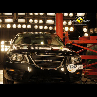 Saab 9-5   -  Pole crash test 2009