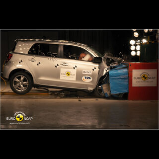 Toyota Urban Cruiser - Frontal crash test 2009