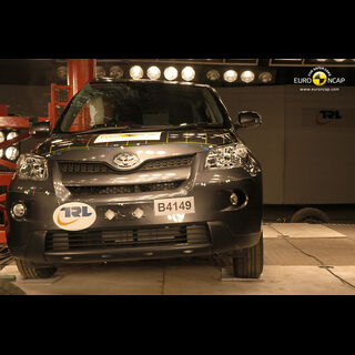 Toyota Urban Cruiser -  Pole crash test 2009