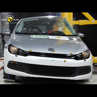 VW Scirocco  -  Pole crash test 2009