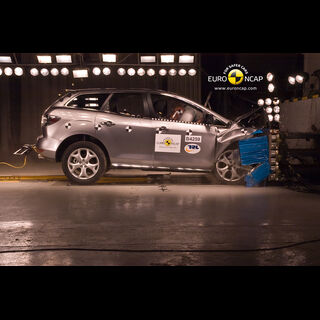 Mazda CX-7 - Frontal crash test 2010