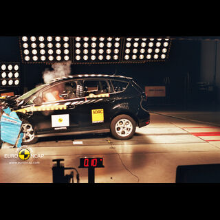 Ford C-Max - Frontal crash test 2010