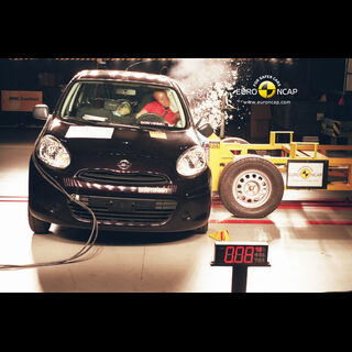 Nissan Micra- Side crash test 2010