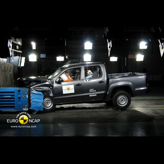 VW Amarok - Frontal crash test 2010
