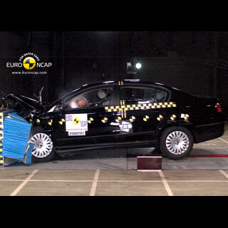 VW Passat - Frontal crash test 2010