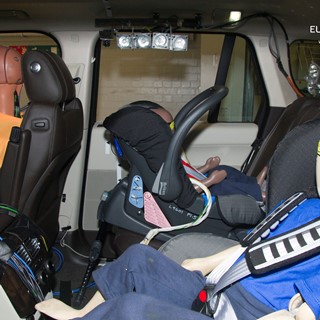 Range Rover Child Rear Seat crash test 2012
