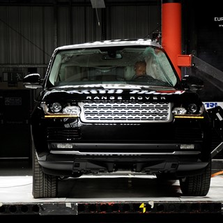 Range Rover Pole crash test 2012