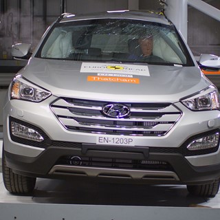 Hyundai Santa Fe Pole crash test 2012