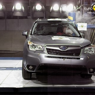 Subaru Forester  Pole crash test 2012