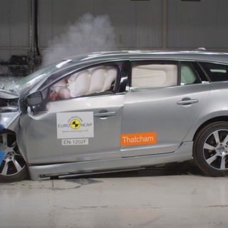 Volvo V60 Plug-In Hybrid  Frontal crash test 2012