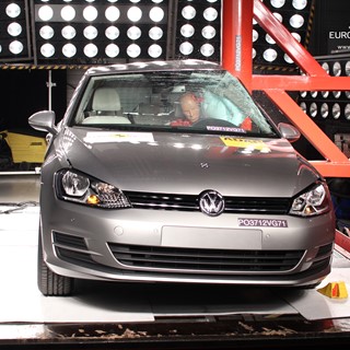VW Golf  Pole crash test 2012
