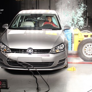 VW Golf  Side crash test 2012